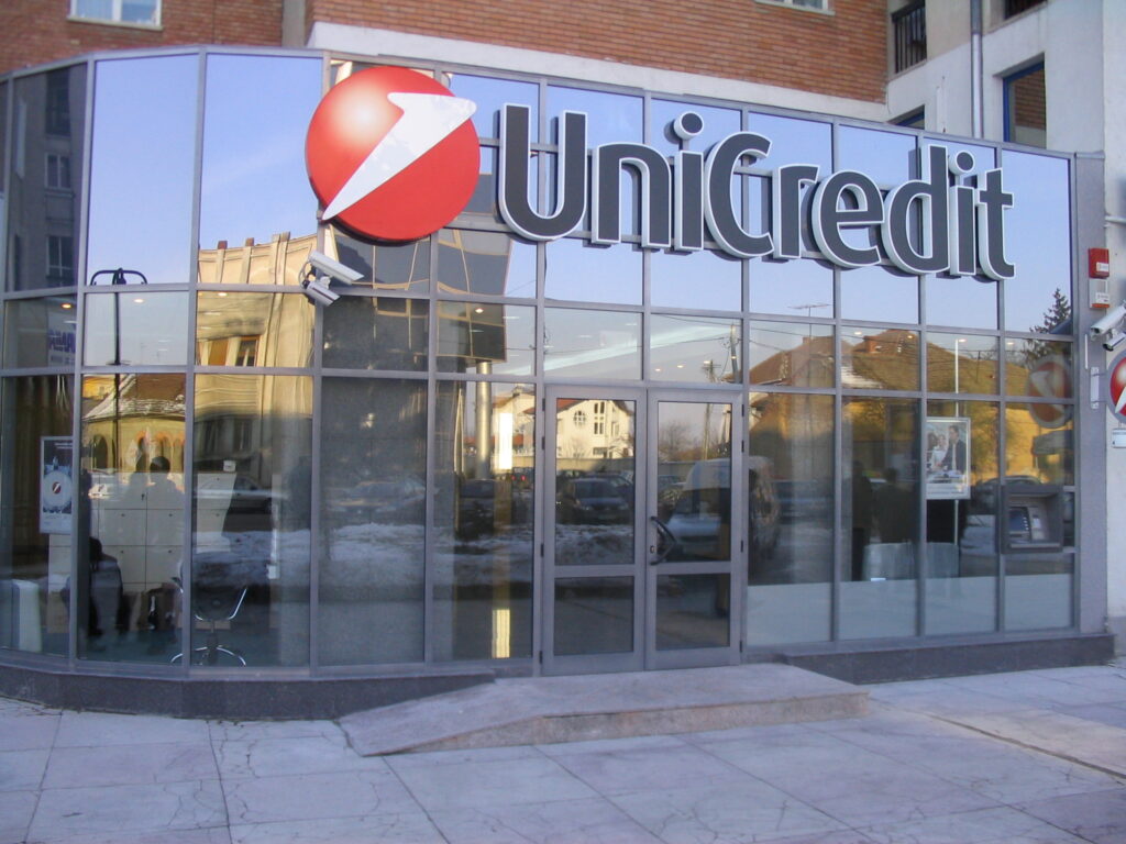 UniCredit va închide divizia de credit securities din Rusia