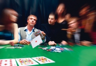 Românii joacă la poker o avere de 500 milioane euro