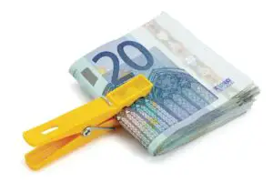 Deprecierea leului dă startul creşterii preţurilor