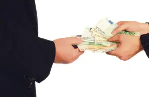 Bancherii crizei „te rezolvă” doar prin SMS