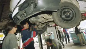 Asigurătorii care vând RCA înfloresc. Dar  mai plătesc ?