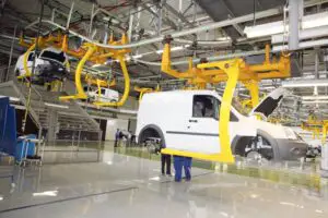 Criza de supracapacitate prinde investiţia Ford din România pe picior greşit