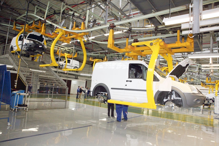 Ford va întrerupe câteva zile producţia la secţia de vehicule şi în lunile martie si aprilie