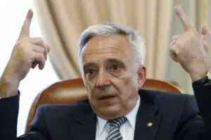 Isărescu: Clauzele abuzive au un impact major pentru sistemul bancar, indirect pentru deponenţi