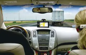 Derapaj controlat: frână la vânzări, posibilă acceleraţie la profit în industria auto