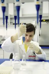 Cum au ajuns medicii americani să prescrie Ampicilina românească