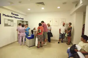 Sănătatea costă la privat, dar „tratamentul” pacienților face toți banii