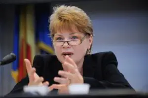 Preşedintele interimar a semnat decretul privind numirea Monei Pivniceru ca ministru al Justiţiei