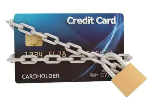 EXCLUSIV Un român din trei ar putea să-şi ia adio de la banii de pe cardul de credit