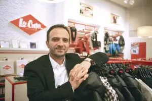 Kenvelo reînvie Lee Cooper în România