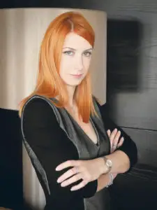 Poate fi o firmă şi ofertant, şi subcontractant?