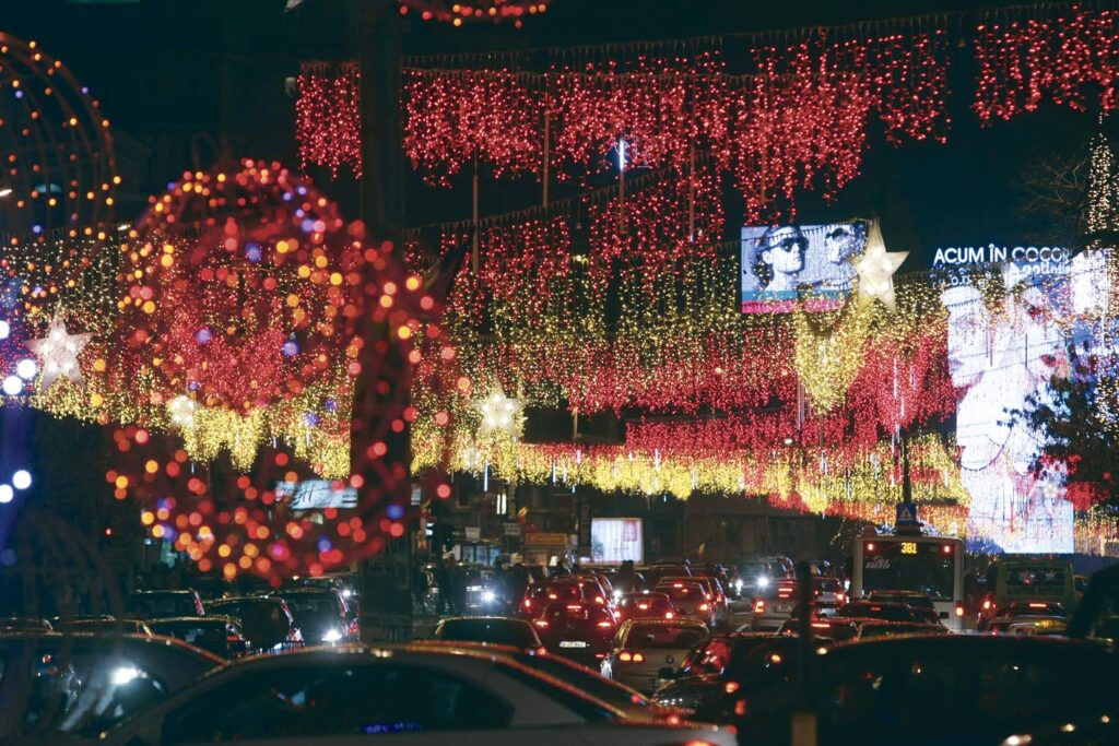 Factura iluminatului de Crăciun, de zece ori mai mică în 2011