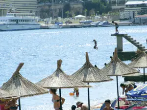 O nouă țară își deschide frontierele în această lună! Se pregătește pentru întâmpinarea turiștilor