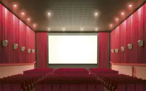 Weekend românesc: în mall, la un film