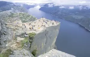 O altfel de vacanţă printre fiordurile norvegiene