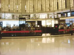 Românii cheltuie 25-30 milioane de euro la shopping în străinătate