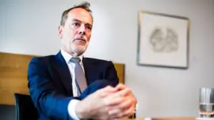 Economistul-şef al Deutsche Bank recomandă un nou plan de ajutor pentru Grecia