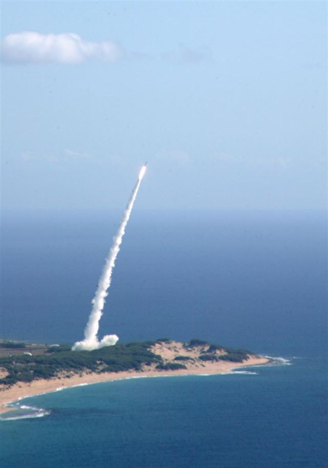 Americanii testează în Hawaii interceptorul de rachete care va fi desfăşurat în România până în 2015