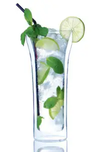 Cocktailuri răcoritoare cu rom
