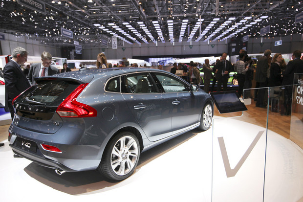 Volvo a creat maşina cu airbag pentru pietoni