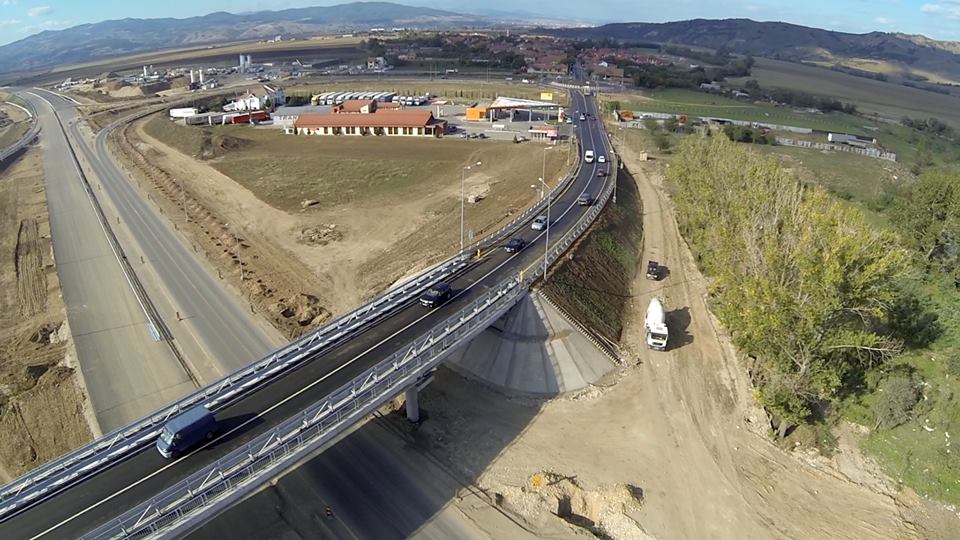 Coşmarul şoferilor din Sebeş ia sfârşit. Luna viitoare se inaugurează jumătate din autostrada Orăştie-Sibiu