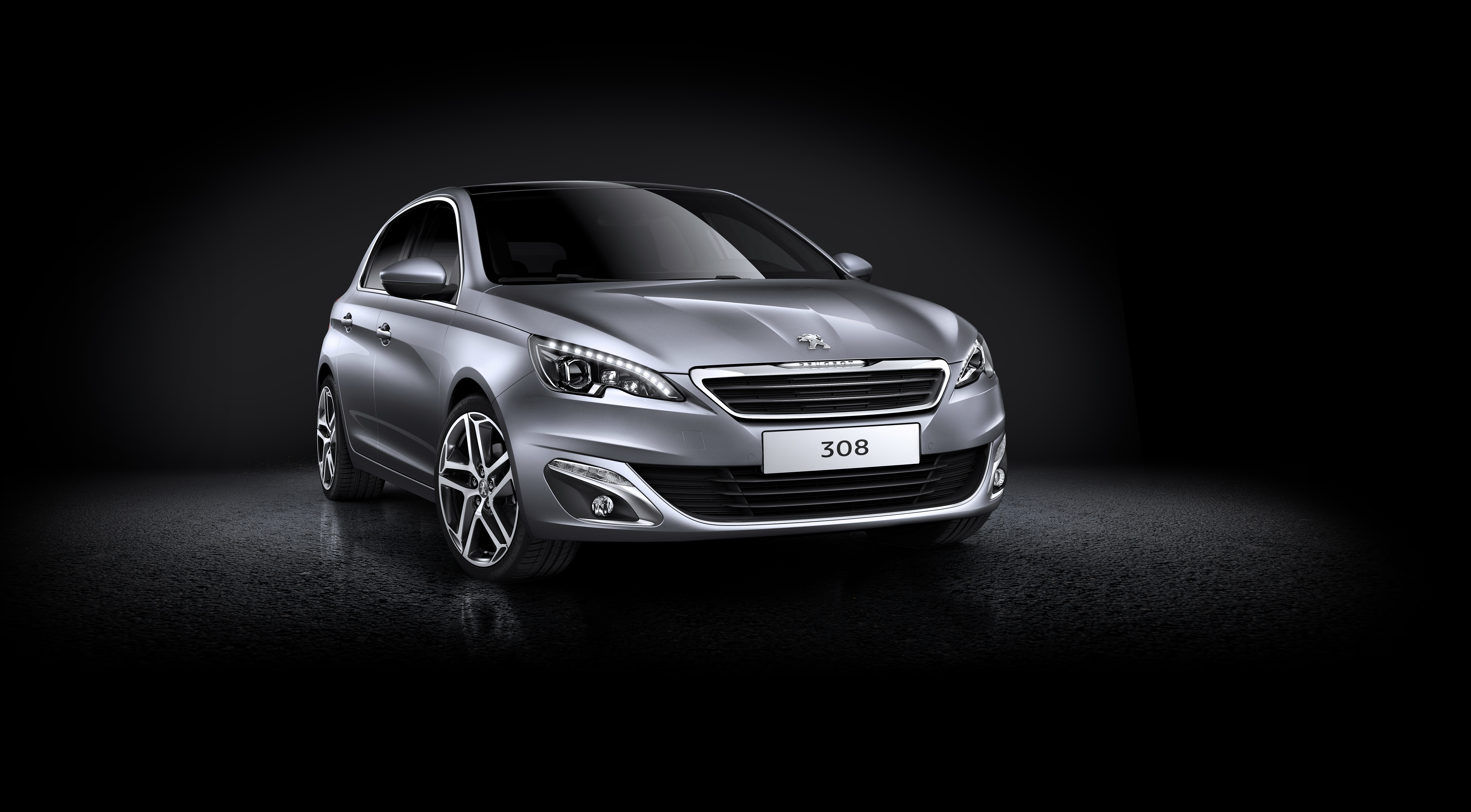 Primele imagini oficiale cu noul Peugeot 308. Încă un atac la VW Golf