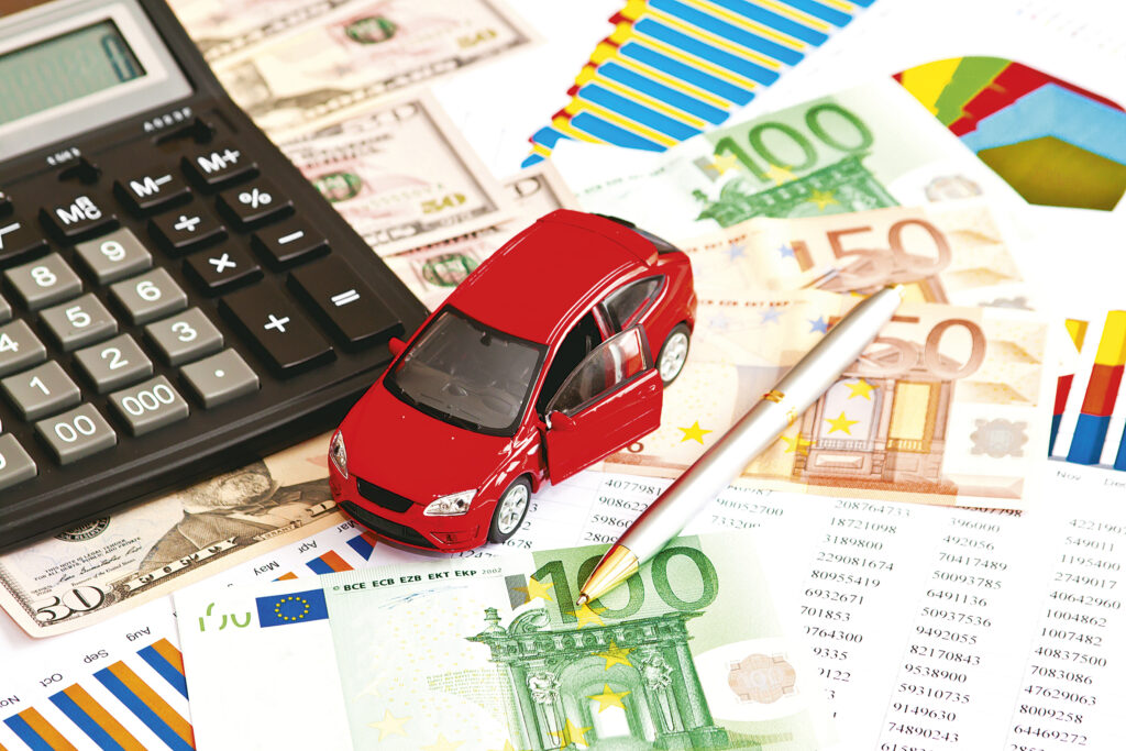 Românii cumpără mai multe mașini în leasing, dar mai ieftine