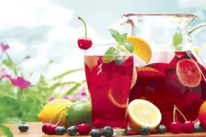 Cocktailuri răcoritoare cu vin