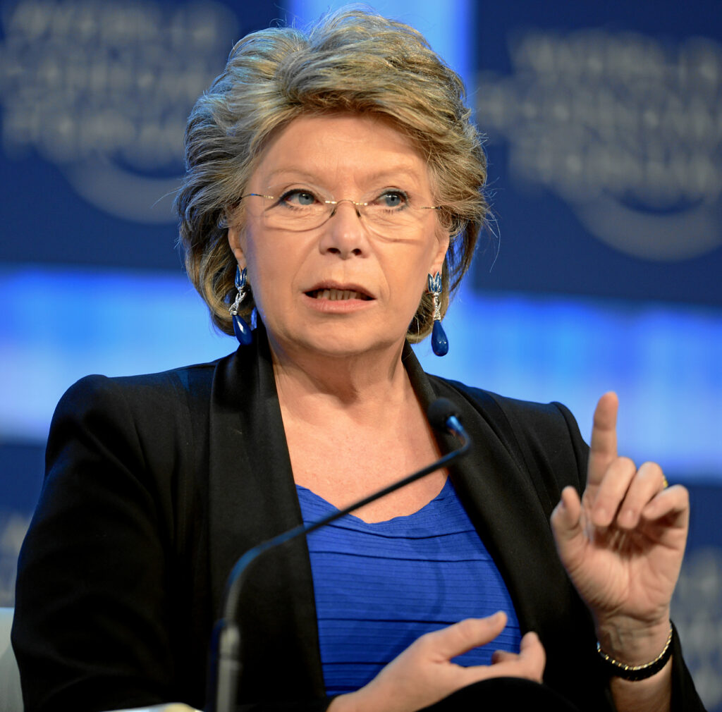 Viviane Reding propune crearea unui serviciu european de informaţii ca o contrapondere la NSA