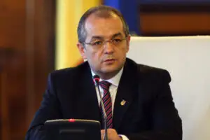 Emil Boc: „Nu se taie nimic din ce primesc azi bugetarii, în 2012 se acordă toate drepturile”