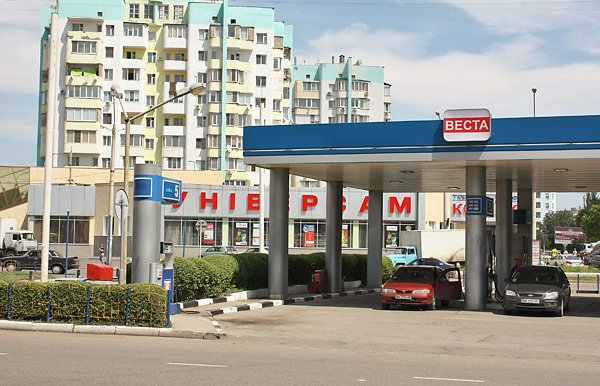 Românii trec în Ucraina pentru a cumpăra benzină ieftină