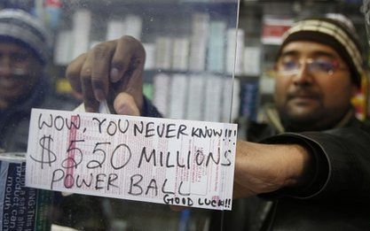 Premiul cel mare la loteria americană, de 550 milioane dolari, a fost câştigat de două persoane