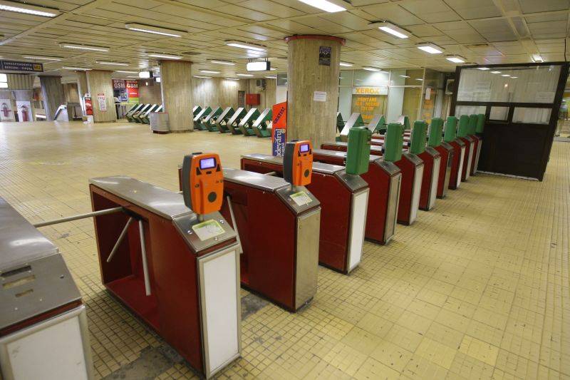 Clienţii Orange care cumpără o călătorie de metrou prin SMS, primesc una gratuit