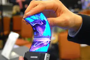 Samsung nu cedează în fața Apple. Sud-coreenii pregătesc telefonul curbat