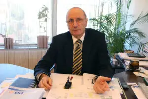 Fir roşu pentru miile de  români nemulţumiţi de companiile de asigurări