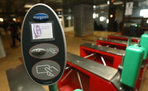 Şi utilizatorii Vodafone pot plăti călătoriile cu metroul prin SMS