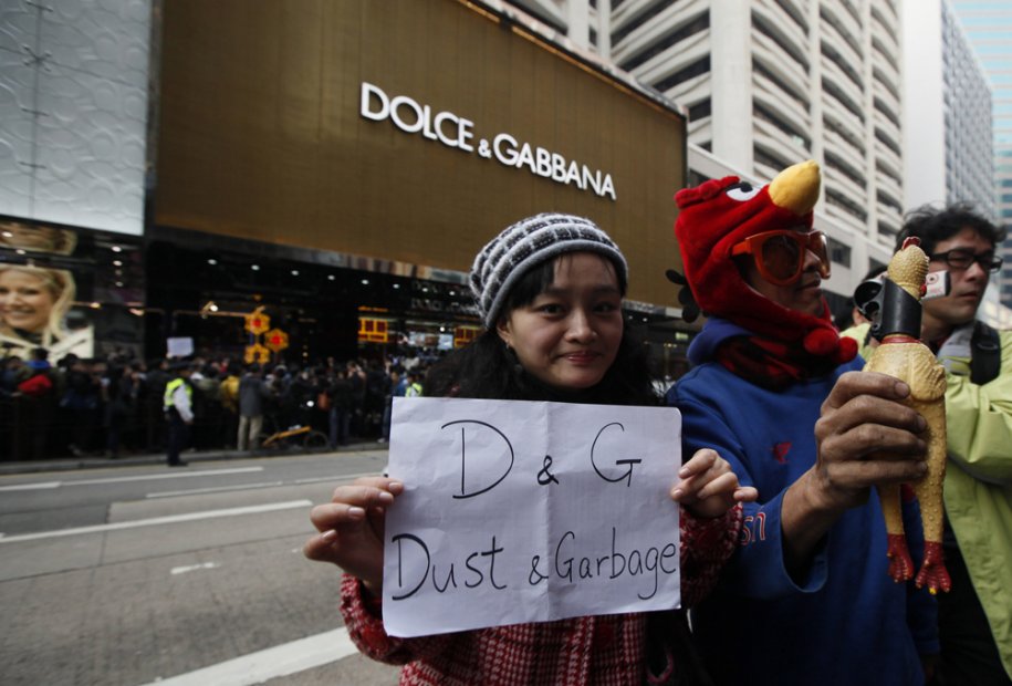 PROTEST: Dolce & Gabbana aplică interdicţii în Hong Kong, dar lasă liberi chinezii de pe continent