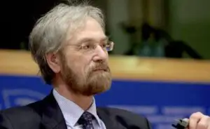 Economistul şef al BCE spune că dobânda de bază poate coborî sub 1%