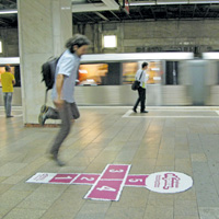 Reclamele se joacă în staţiile de metrou