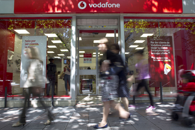 AT&T ar putea prelua Vodafone, formând cea mai mare companie de telecomunicaţii din lume