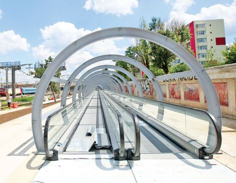 A fost inaugurat trotuarul rulant care leagă Gara de Nord, staţia intermodală Basarab şi Gara Basarab