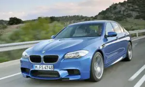 Un german a atins 300 km/h cu noul BMW M5
