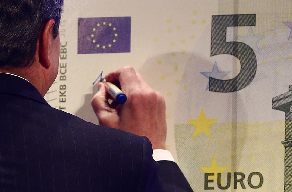 BCE a prezentat astăzi noua bancnotă de 5 euro