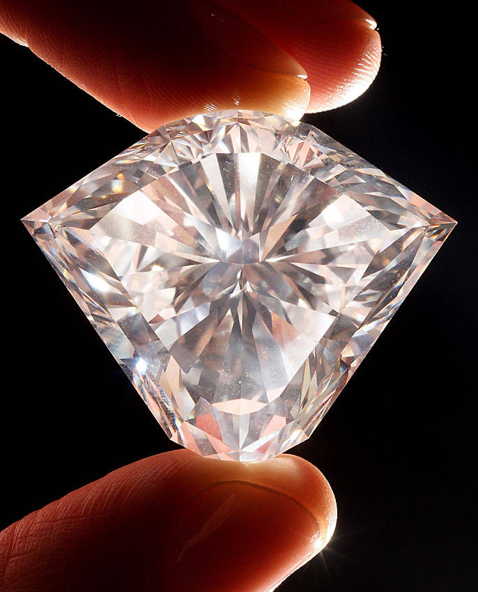 Un nou diamant pur, de 101 carate, va fi scos la licitaţie