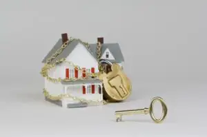 „BNR trebuie să forţeze băncile să scape de creditele neperformante”