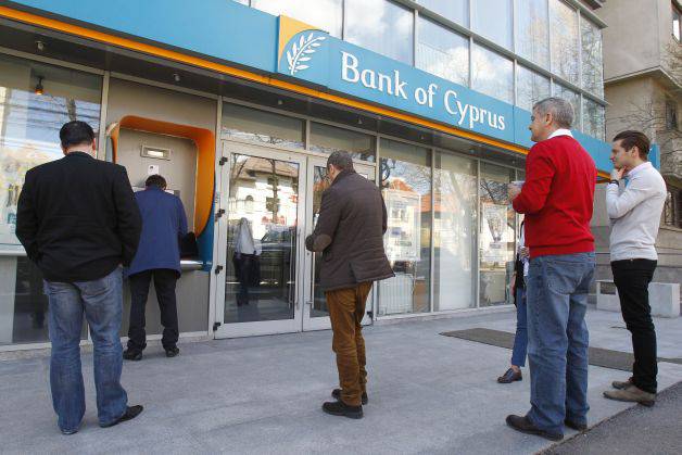 Surse: Depozitele mari de la Bank of Cyprus ar putea fi impozitate cu 40%. Redeschiderea, de luni, a băncii nu este sigură