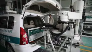 Unde e criza? Chinezii CUMPĂRĂ MAŞINI  într-o veselie