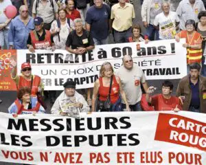Europarlamentar: Programele de austeritate vor genera mişcări sociale de amploare. După Grecia şi Italia urmează Franţa