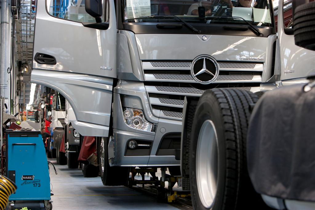 Mercedes deschide cataloagele de comenzi pentru un nou Actros