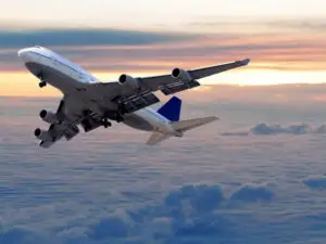 Traficul aerian mondial de pasageri a crescut cu 4,4 % în iunie